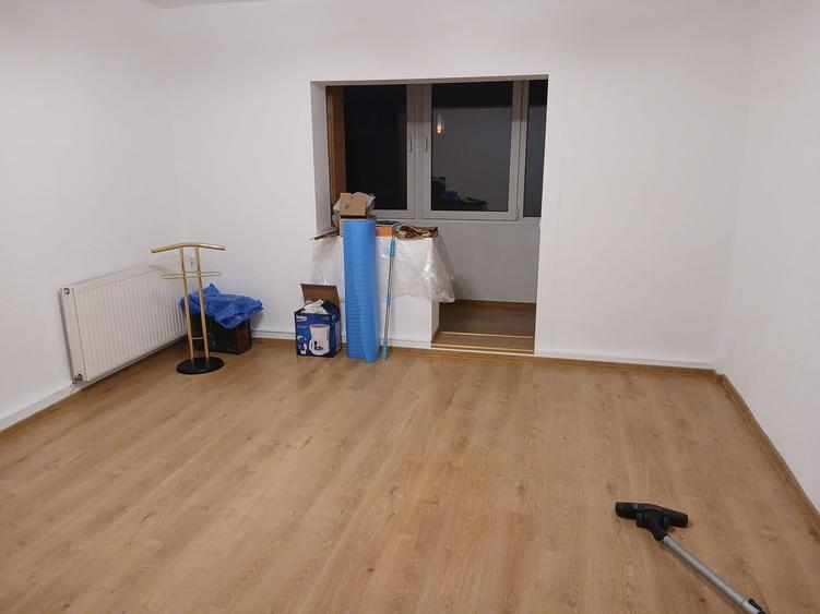 Apartament cu 3 camere decomandat în Astra