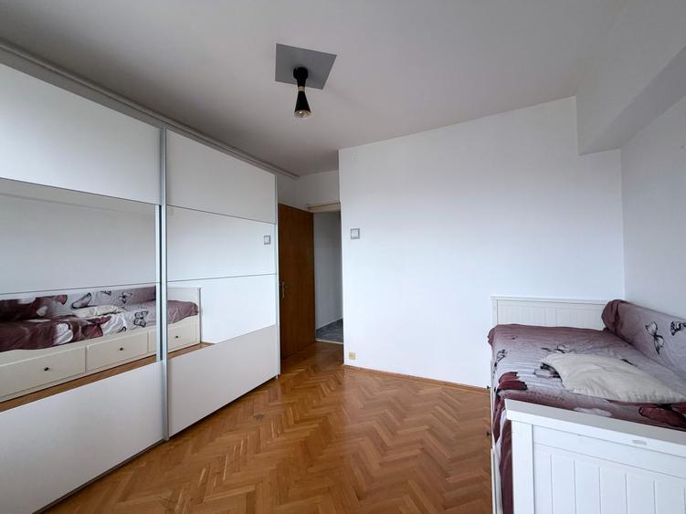 Apartament cu 4 camere decomandat, mobilat în Turda
