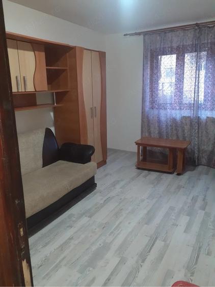 Garsonieră decomandată în Contactoare