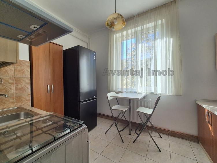 Apartament cu 3 camere decomandat, mobilat în Vatra Luminoasă
