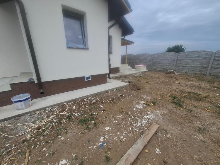 Casă individuală cu 3 camere cu Teren 300 Mp în Clinceni