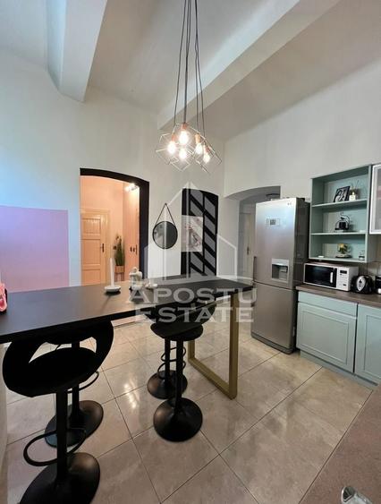 Apartament cu 2 camere semidecomandat, mobilat în Central