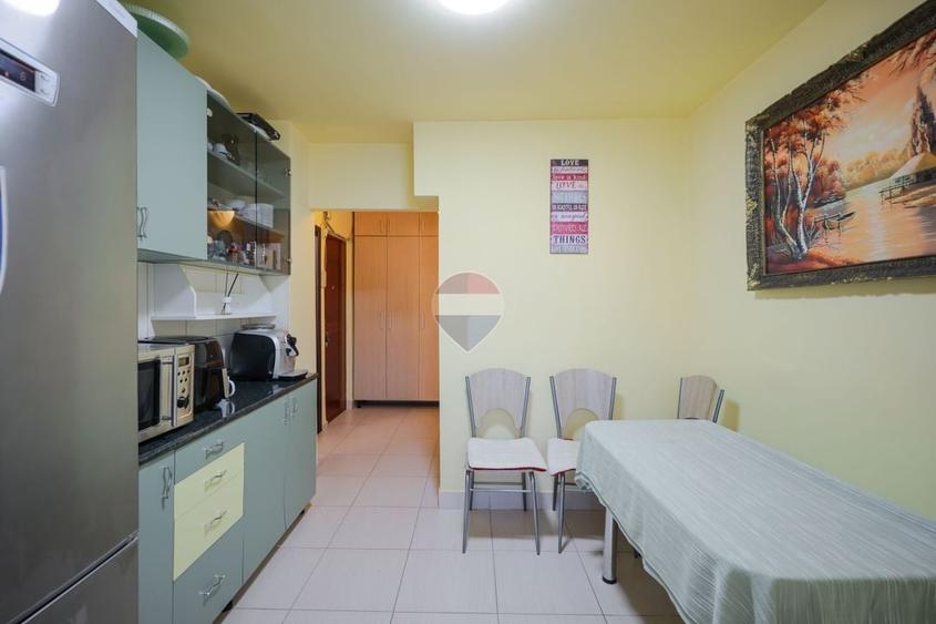 Apartament cu 3 camere decomandat în Rogerius