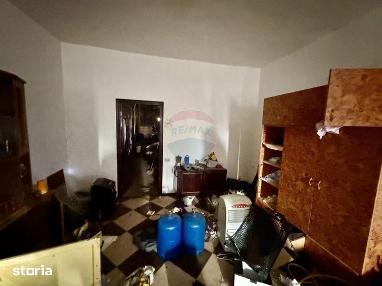 Casă cu 4 camere cu Teren 7727 Mp în Cârligele