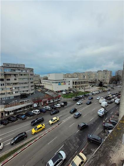 Apartament cu 2 camere decomandat, mobilat în Casa de Cultură