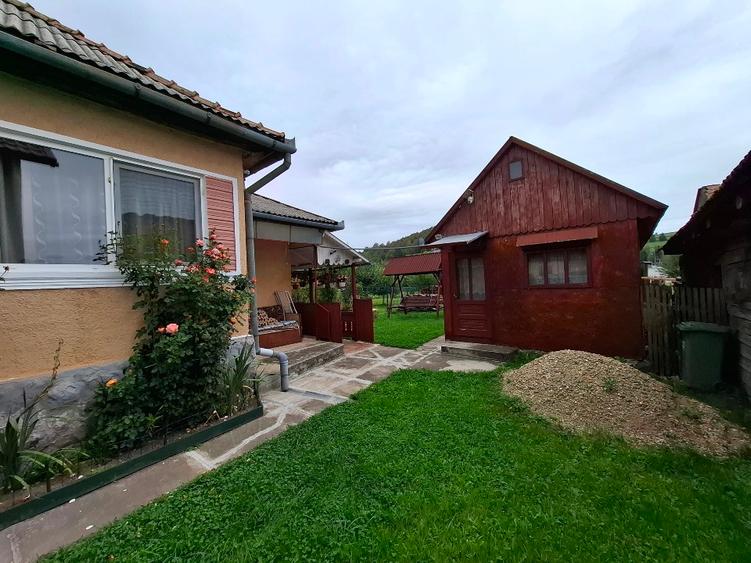 Casă individuală cu 4 camere cu Teren 676 Mp în Subcetate