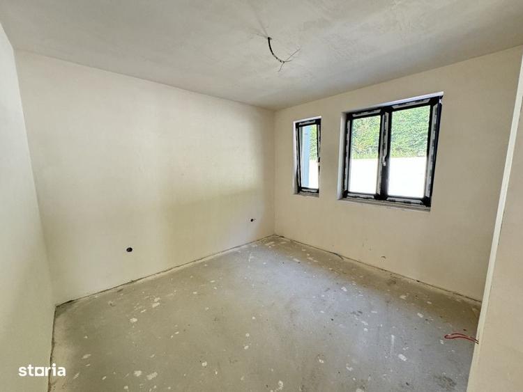 Casă cu 4 camere semidecomandat în Tău
