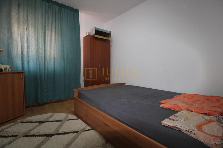 Apartament cu 3 camere semidecomandat, mobilat în Complex Studențesc