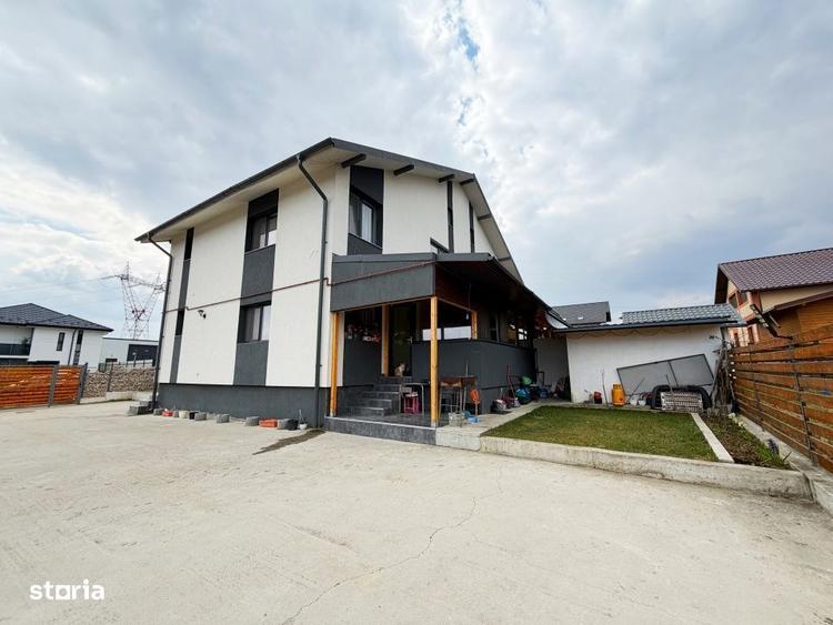 Casă cu 4 camere cu Teren 400 Mp în Smeura