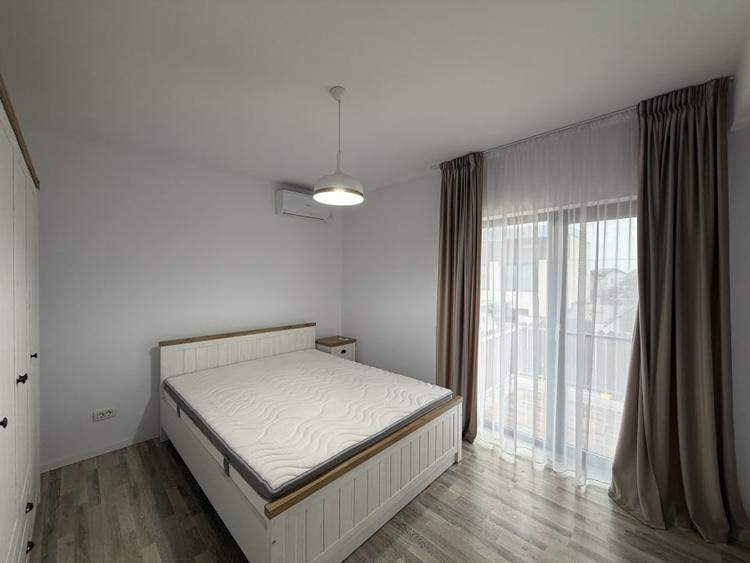 Casă individuală cu 3 camere decomandat cu Canalizare în Tunari