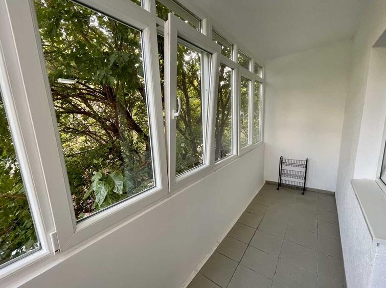 Apartament cu 3 camere decomandat în Vitan
