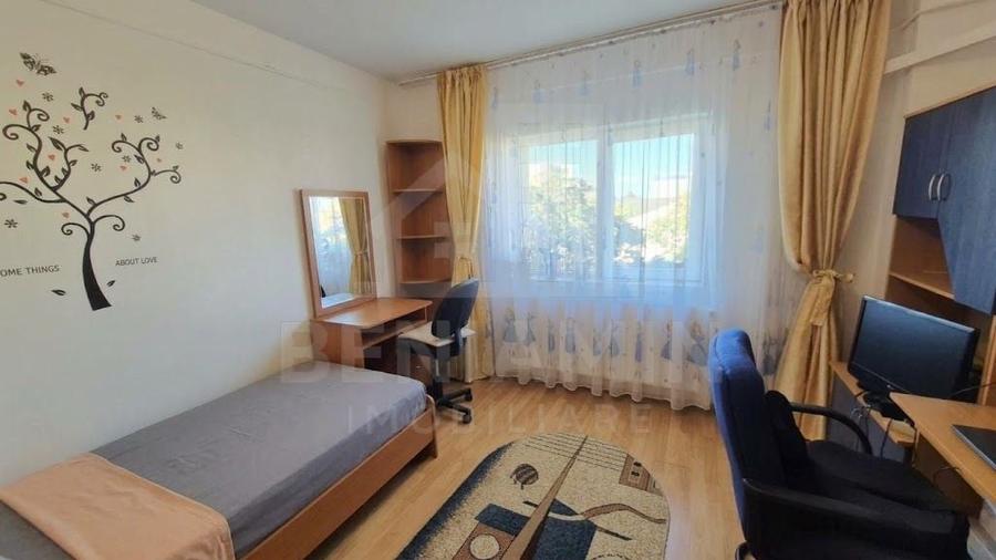 Apartament cu 3 camere decomandat în Calea București