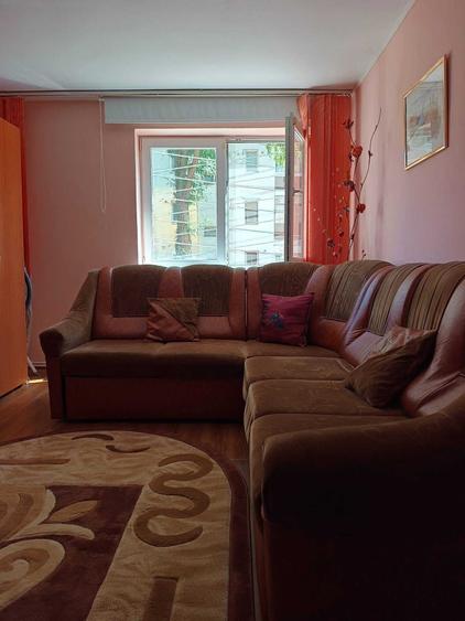 Apartament cu 2 camere semidecomandat, mobilat în Central