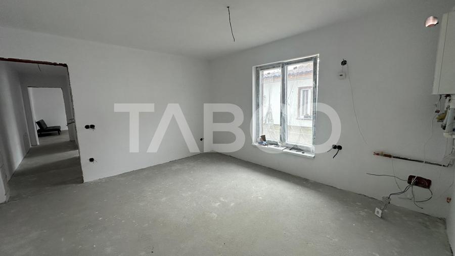 Apartament cu 3 camere decomandat în Turnișor