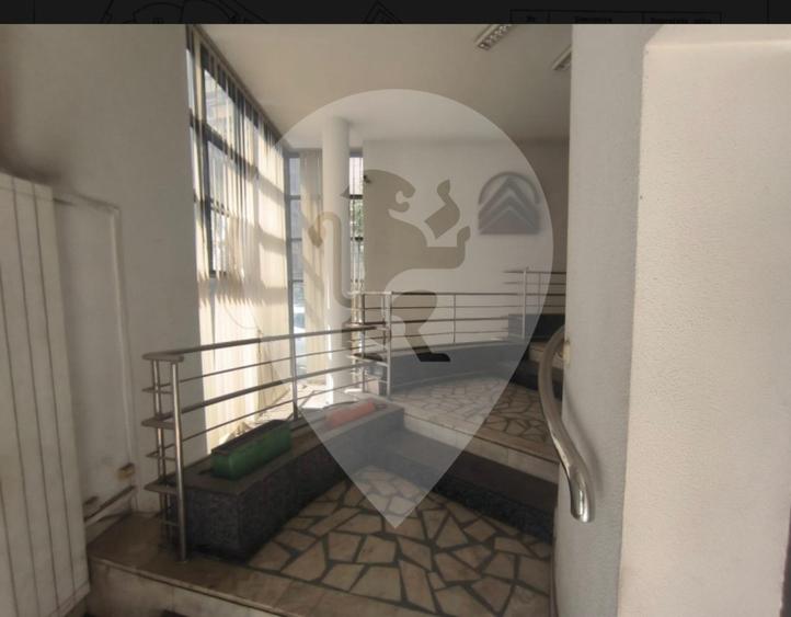 Spațiu comercial, de 185 mp, în Universitate