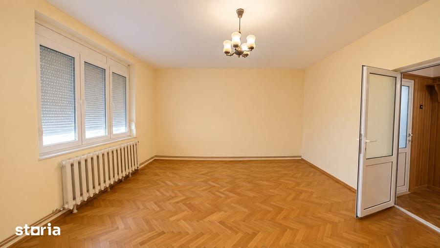 Casă cu 4 camere cu Teren 563 Mp în Central