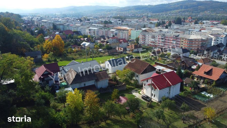 Casă cu 6 camere cu Teren 557 Mp în Central