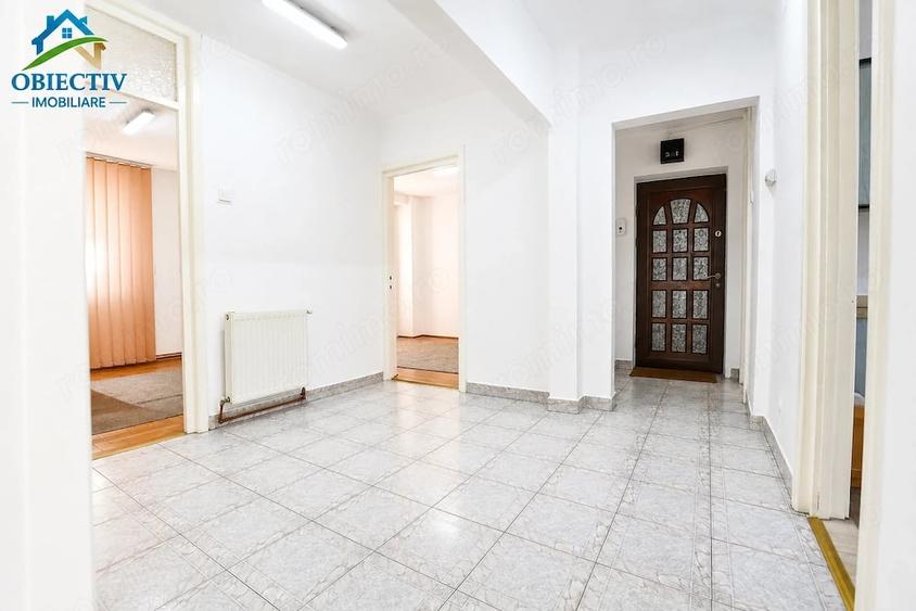 Apartament cu 4 camere decomandat în Central