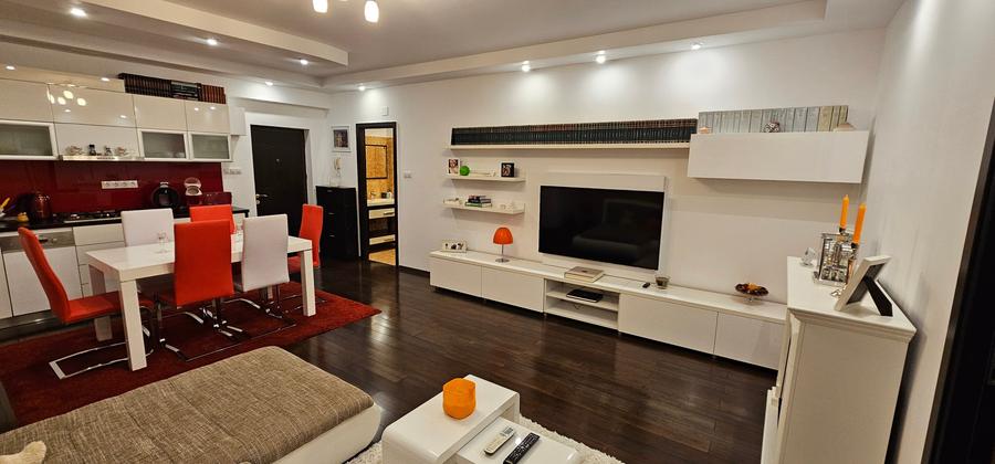 Apartament cu 2 camere semidecomandat, mobilat în Cetate