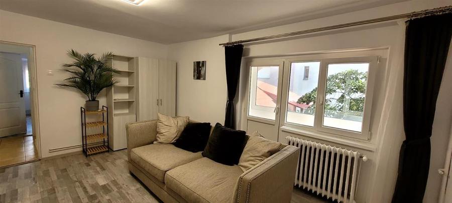 Apartament cu 2 camere decomandat în Torontalului