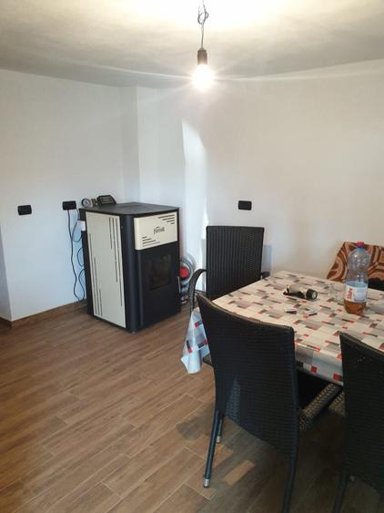 Casă cu 4 camere decomandat în Central
