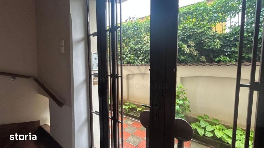 Apartament cu 5 camere în Aviatorilor