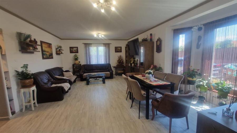 Casă individuală cu 4 camere cu Canalizare în Stupini