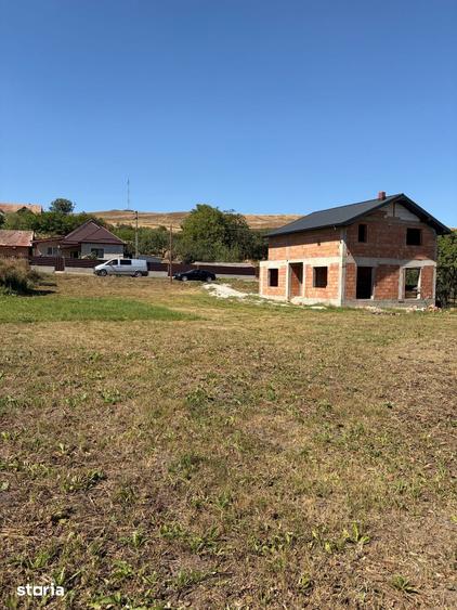 Casă cu 4 camere cu Teren 1400 Mp în Apahida
