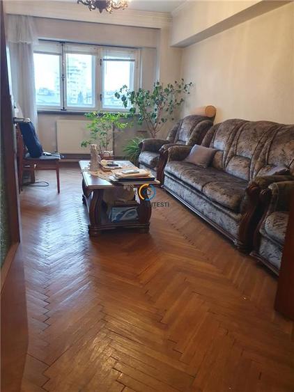 Apartament cu 4 camere decomandat în Central