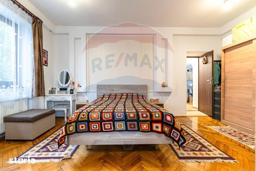 Casă cu 8 camere cu Teren 7150 Mp în Ozun
