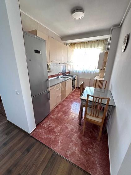 Apartament cu 3 camere decomandat, mobilat în Florești — fotografia 3