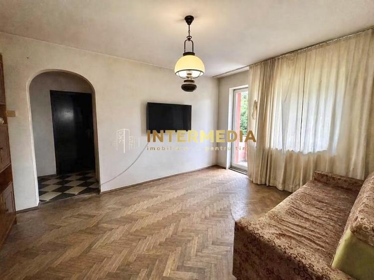 Apartament cu 2 camere semidecomandat în Cetate