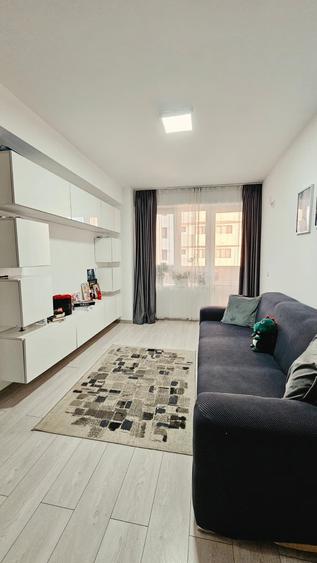 Apartament cu 3 camere decomandat în Nicolina
