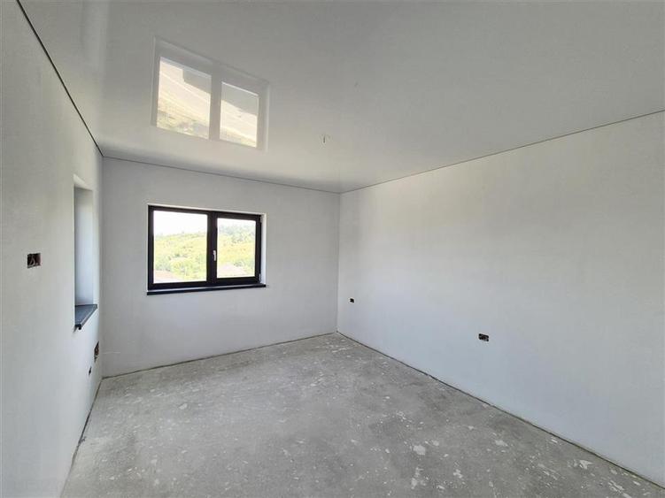 Casa de vanzare cu priveliste frumoasa - 11