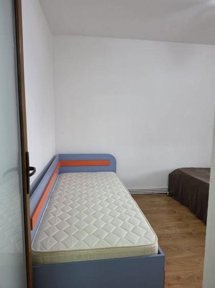 Apartament cu 3 camere decomandat, mobilat în Centru Civic