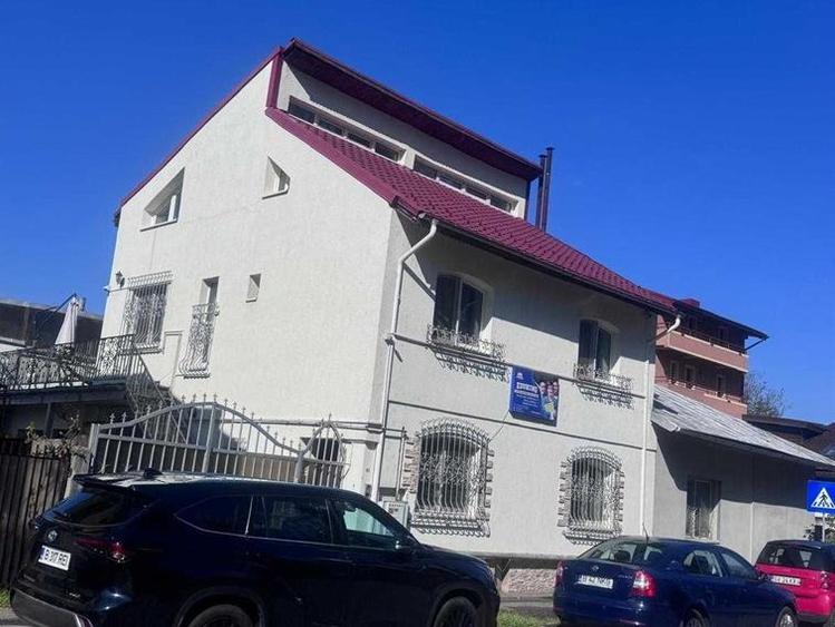 Cortoceni.Vila 6 camere de inchiriat ,Ideală sediu firmă / clinică - 1