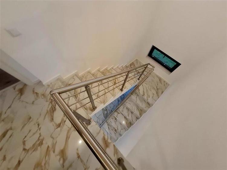 Casă individuală cu 5 camere cu Canalizare în Exterior Est
