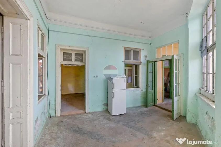 Casă cu 5 camere cu Teren 853 Mp în Ultracentral
