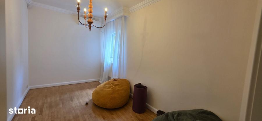 Casă cu 6 camere cu Teren 50 Mp în Dorobanți