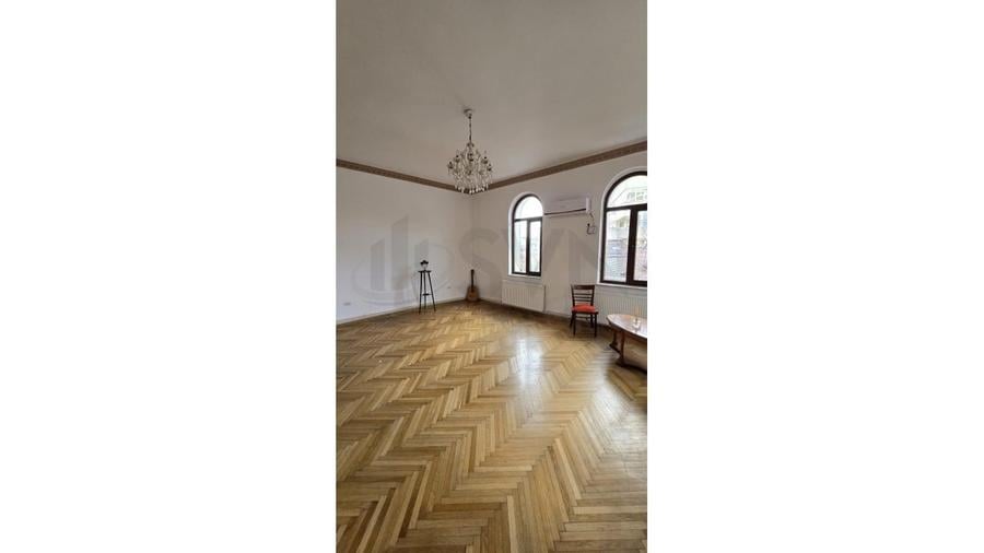 Apartament cu 3 camere circular, mobilat în Ferdinand