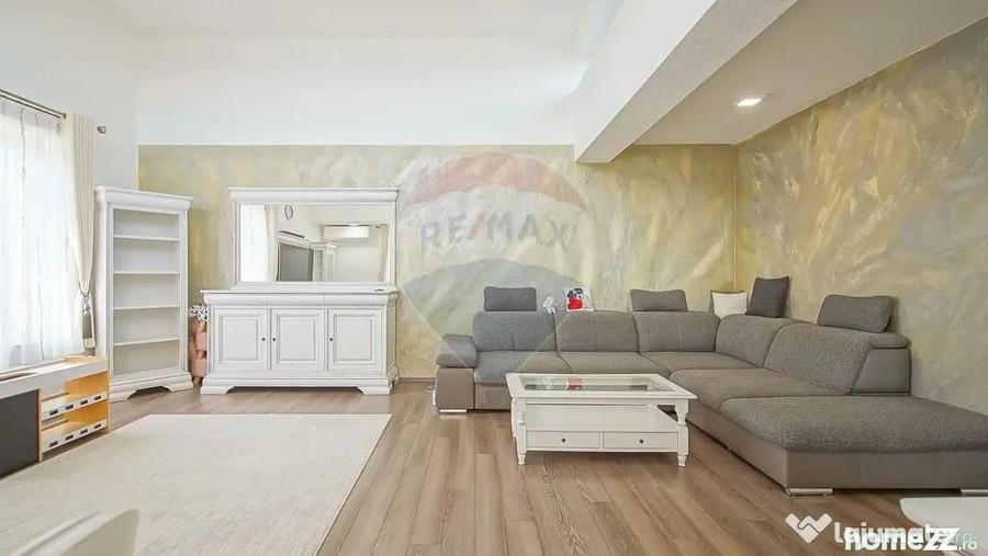 Apartament cu 3 camere decomandat în Cristian