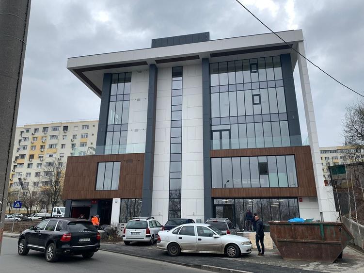 Birou, de 1,068 mp, în Pantelimon
