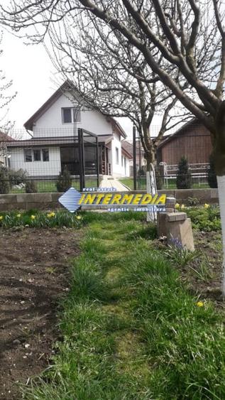 Casă individuală cu 5 camere cu Canalizare în Periferie