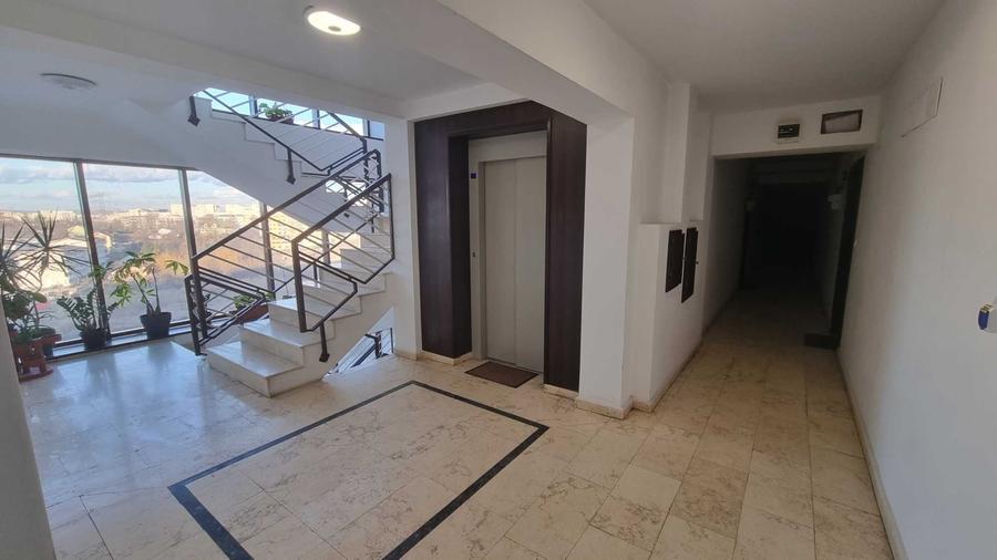 Apartament cu 3 camere decomandat, mobilat în Nicolina