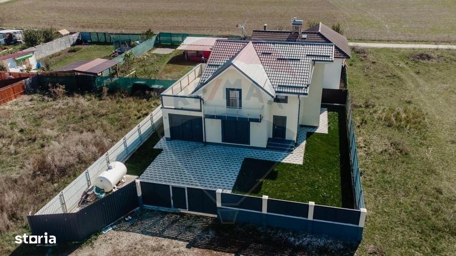 Casă cu 4 camere în Centură