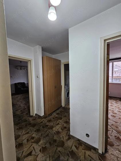 Apartament cu 3 camere semidecomandat în Gorjului