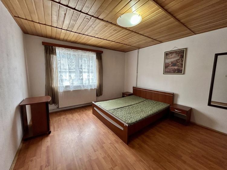Casă individuală cu 21 camere cu Canalizare în Central