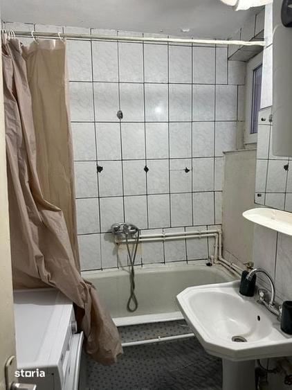 Apartament cu 2 camere decomandat în Policlinica