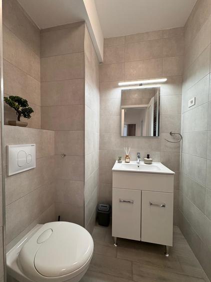 Apartament cu 3 camere decomandat, mobilat în Cristian