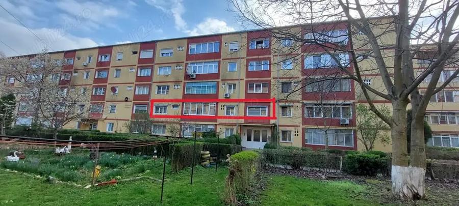 Apartament cu 3 camere semidecomandat în Govândari